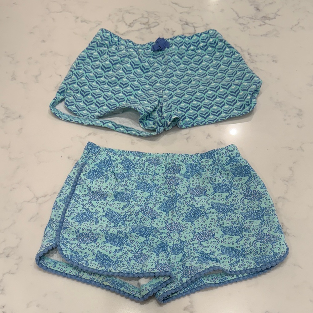 Size S (7-8) girls Vineyard Vines Green and Blue Patterned Shorts